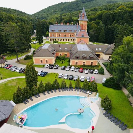 萨斯法尔城堡度假酒店 Parádsasvár 外观 照片